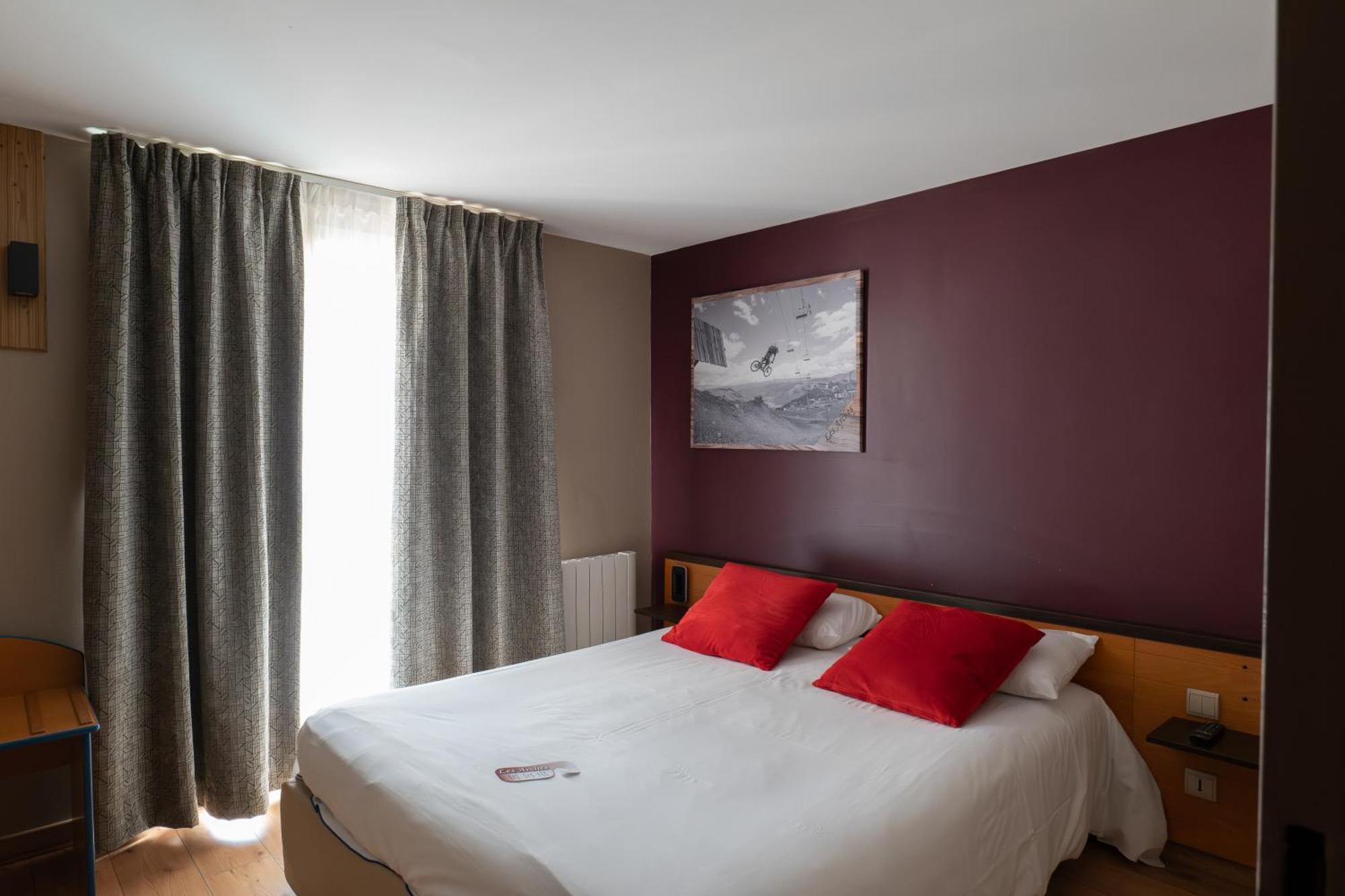 Hotel Les Arches Сен-Лари-Сулан Екстериор снимка