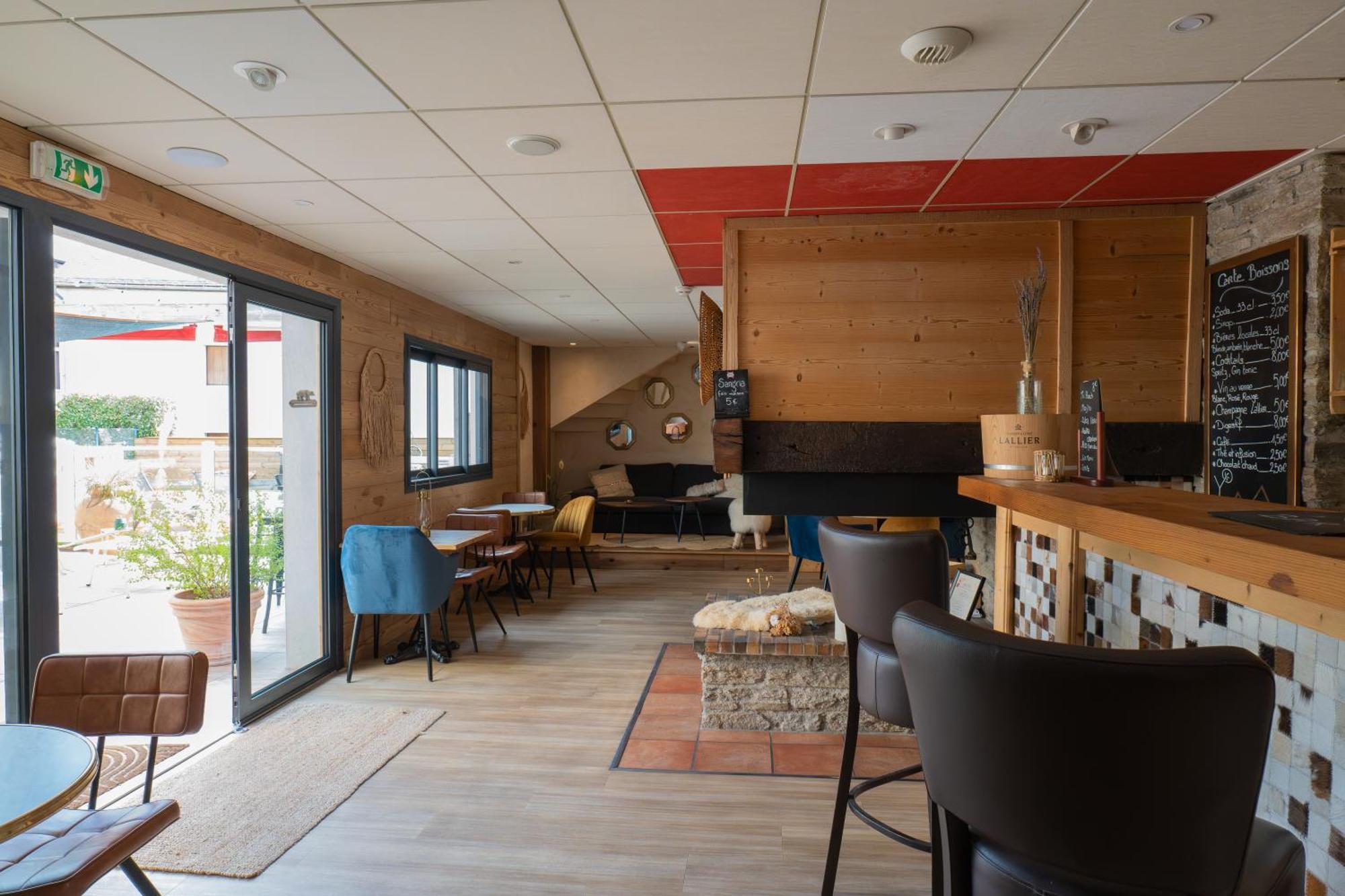 Hotel Les Arches Сен-Лари-Сулан Екстериор снимка