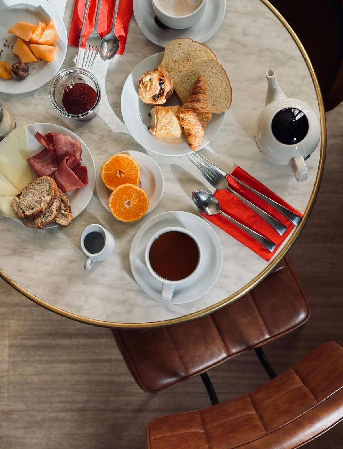 Hotel Les Arches Сен-Лари-Сулан Екстериор снимка